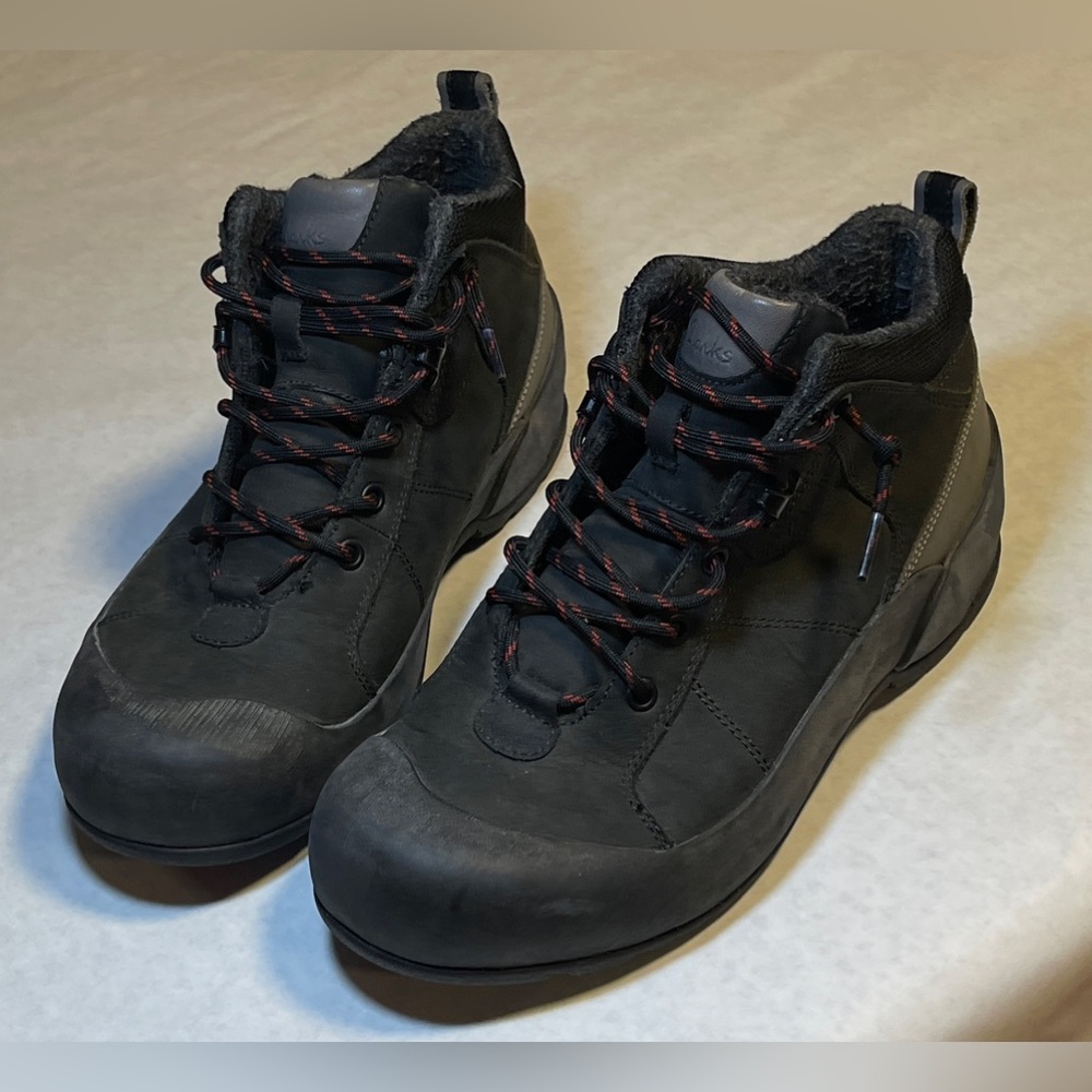 Clarks Winter Outdoor Thinsulate Lined Leather Boot Heavy Duty Rubber Outsole